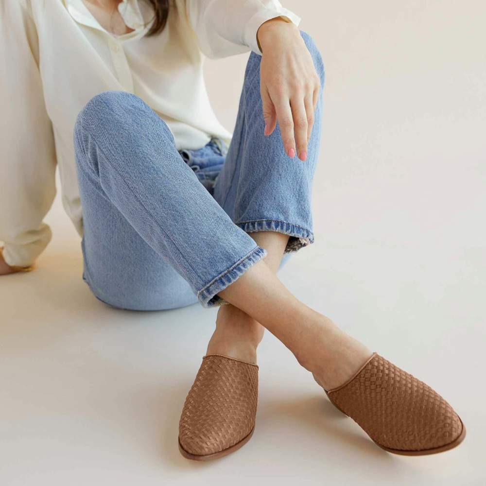 Size 9 Nisolo Ama Woven Mule, Almond - NEW in box.